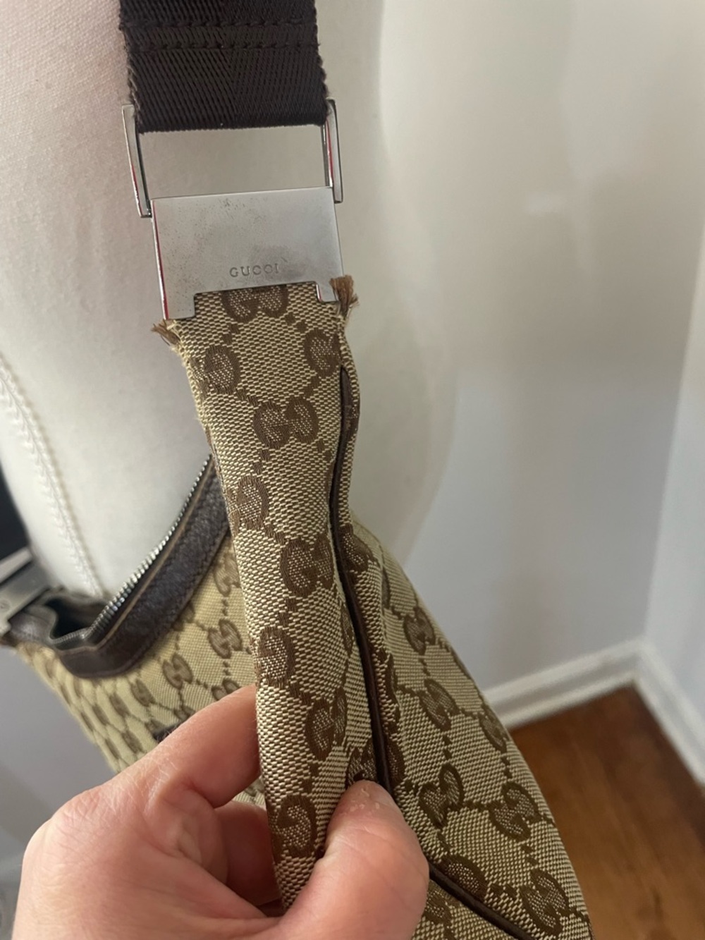 Authentic Gucci Beige GG Canvas Shoulder Bag with Black Strap - Picture 4 of 13